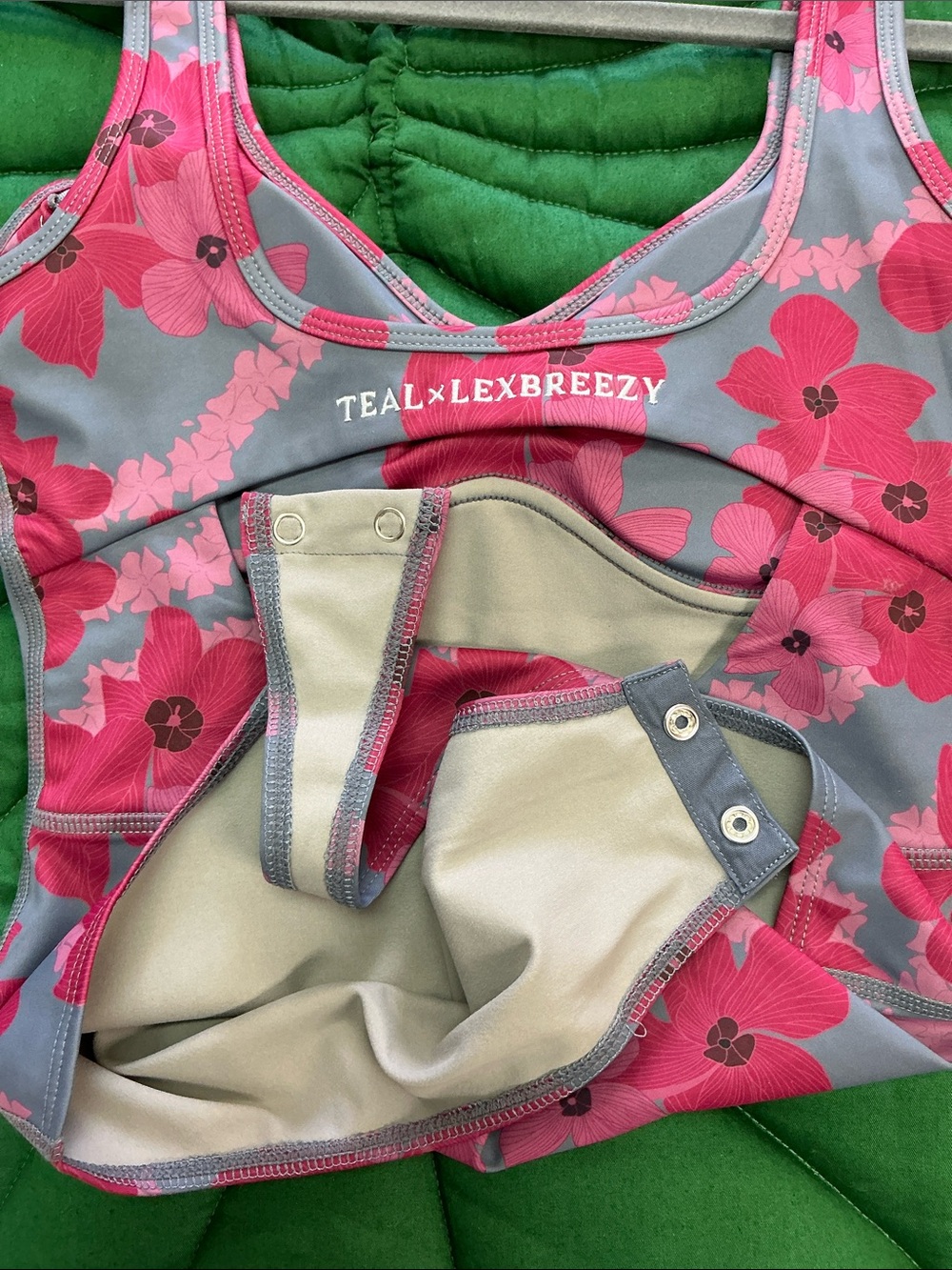 NWT Teal X Lexbreezy pua kala lei steel bodysuit. Size M. Color: grey/mauve - Picture 4 of 7